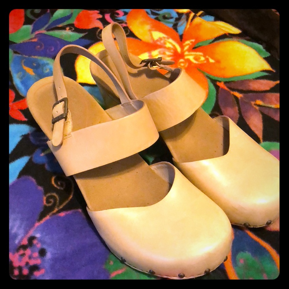 Gently worn Dansko vegan Mary Janes!